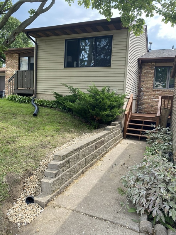 Block retaining wall construction in Eastern Iowa